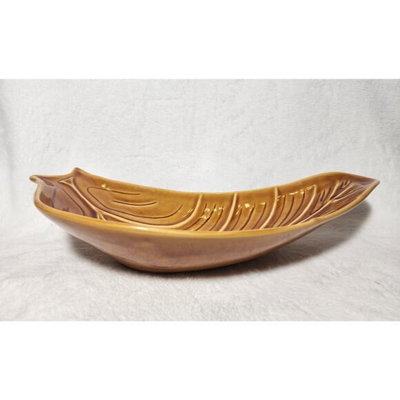 Hyalyn Pottery- Hickory NC Designed Arts Botanical Leaf Dish, c.1950 - Picture 2 of 6
